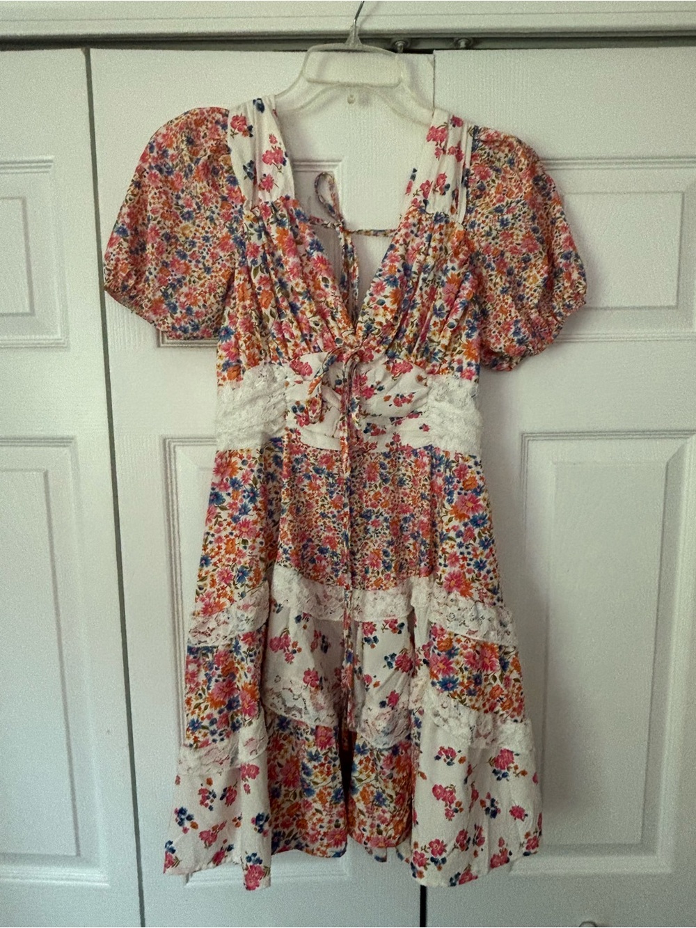 Floral Lace-Trim Short Dress in Cream and Multi